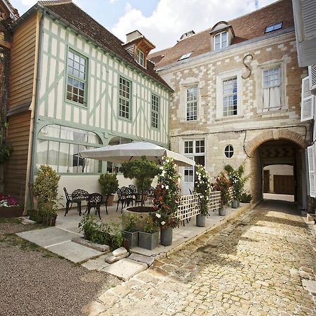 Hotel Saint Georges Troyes Eksteriør bilde The courtyard of the Hôtel de Launay